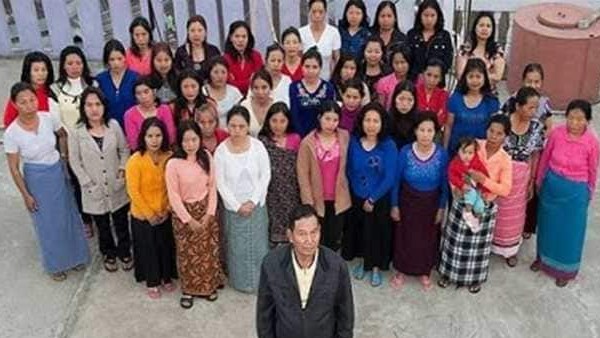 संप्रदाय के अधिकतर सदस्य जीवन यापन के लिए बढ़ई का काम करते हैं