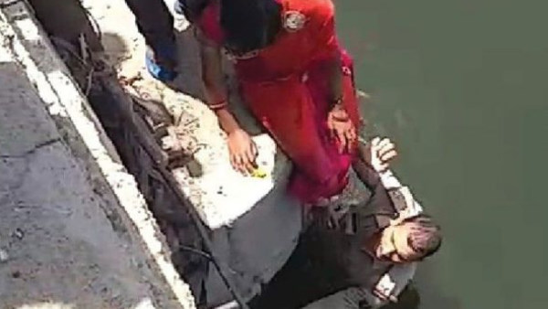 Kota Police ASI jumps 20 feet in canal to save womans life Kota Police ASI jumps 20 feet in canal to save womans life