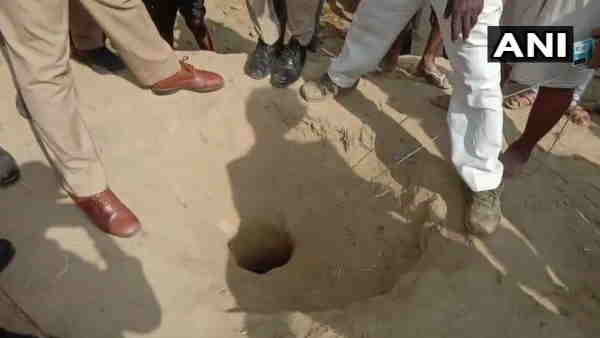 4 year old child fell into a borewell in agra rescue operation is underway 4 year old child fell into a borewell in agra rescue operation is underway