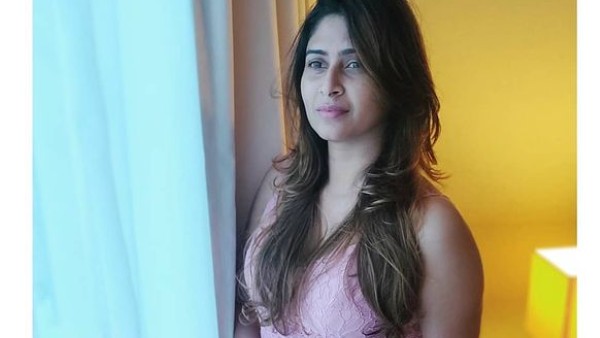 देशद्रोह मामले में फिल्म डायरेक्टर आयशा सुल्ताना ने पहुंची केरल HC, कोरोना को कहा था सरकार का जैव हथियार देशद्रोह मामले में फिल्म डायरेक्टर आयशा सुल्ताना ने पहुंची केरल HC, कोरोना को कहा था सरकार का जैव हथियार