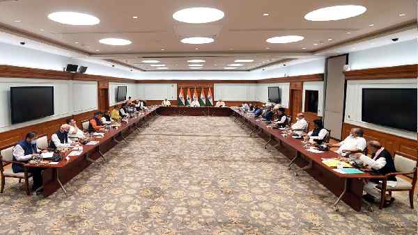 'कश्मीर और देश की समृद्धि पर ध्यान दें'