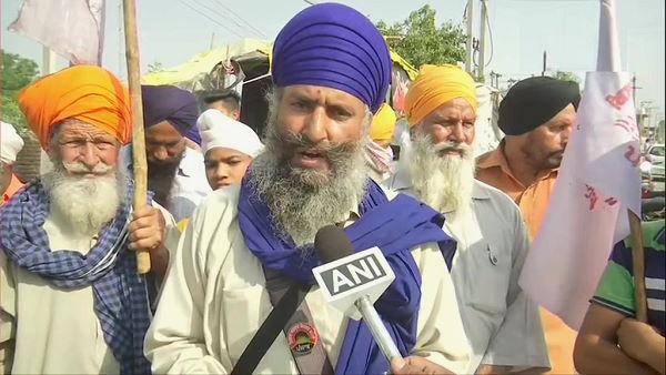 Amritsar Farmers protest with effigy of CM Capt Amarinder Singh for power supply Amritsar Farmers protest with effigy of CM Capt Amarinder Singh for power supply