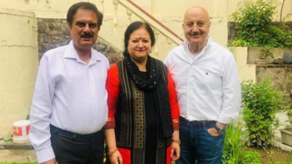 अनुपम खेर ने कहा- ये क्लास में पहले नंबर पर रहता था और मैं लास्ट