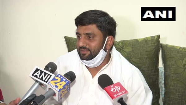 संदीप यादव ने नकली भी कहा