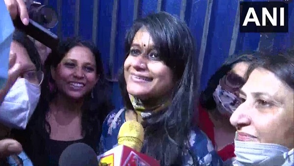 Delhi Violence: Pinjara Tod activists Natasha Narwal & Devangna Kalita released from Tihar Jail following Delhi High Court bail order of June 15th Delhi Violence: Pinjara Tod activists Natasha Narwal & Devangna Kalita released from Tihar Jail following Delhi High Court bail order of June 15th