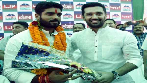 पूरे पासवान परिवार को हमारे रिलेशन के बारे में पता है