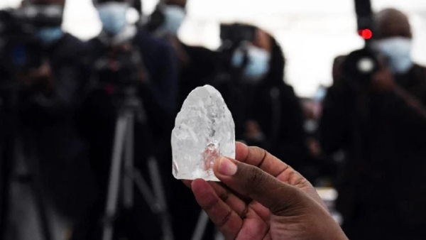 असाधारण पत्थर हीरा उद्योग और बोत्सवाना के लिए काफी महत्वपूर्ण