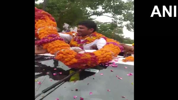 SP leader Dharmendra Yadav booked for violating Covid norms over roadshow after getting out of jail SP leader Dharmendra Yadav booked for violating Covid norms over roadshow after getting out of jail