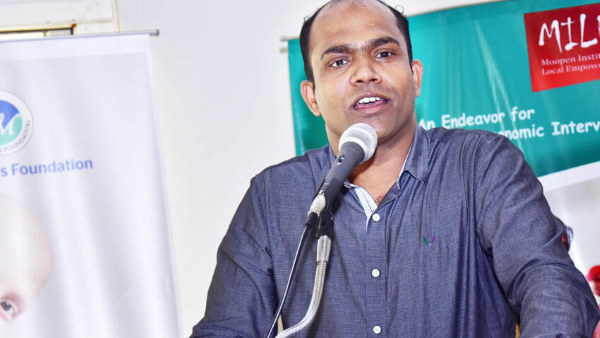 चपरासी की नौकरी की लेकिन आज हैं आईएएस, खराब आर्थिक स्थिति के बावजूद कैसे मिली सफलता