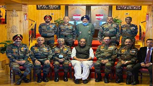 India China:Defense Minister Rajnath Singh reviews the situation in LAC in Ladakh, will encourage soldiers posted in high altitude India China:Defense Minister Rajnath Singh reviews the situation in LAC in Ladakh, will encourage soldiers posted in high altitude