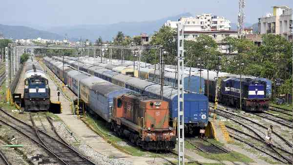 घटा संक्रमण, फिर पटरी पर दौड़ेगी कई ट्रेन