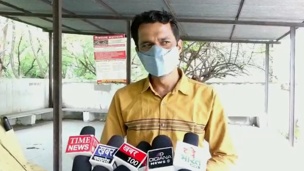 son was hanging in room at home for two days, elderly parents did not know son was hanging in room at home for two days, elderly parents did not know