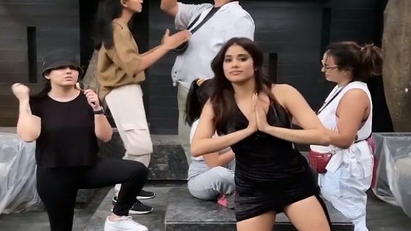 जान्हवी के डांस वीडियो को देख यूजर बोले-पागल गैंग