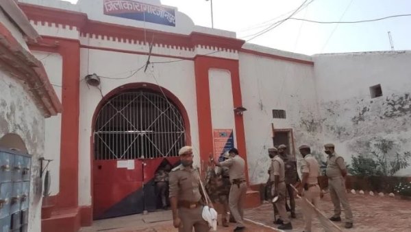 ruckus breaks out at jaunpur jail after convict lost his life ruckus breaks out at jaunpur jail after convict lost his life