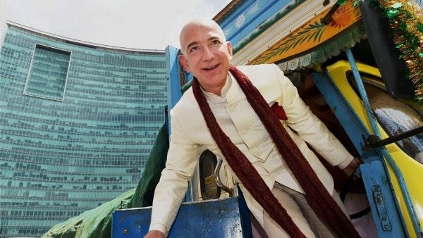 2 अरब में बेजोस के साथ अंतरिए यात्रा