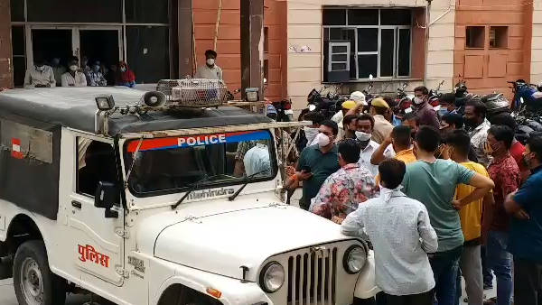 Blood shed for land in Jhalawar, firing and stone pelting on two sides, Blood shed for land in Jhalawar, firing and stone pelting on two sides,