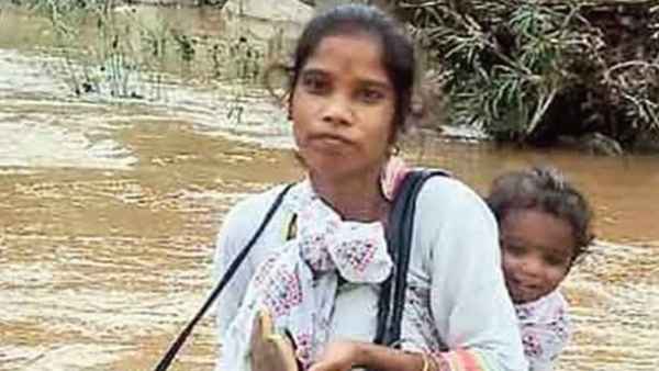 कोरोना वैक्सीन लगाने के अलावा गांवों में पहुंचा रही मरीजों को दवा