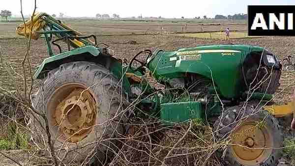 Kannauj: Three people died after a tractor trolley of devotees overturned Kannauj: Three people died after a tractor trolley of devotees overturned