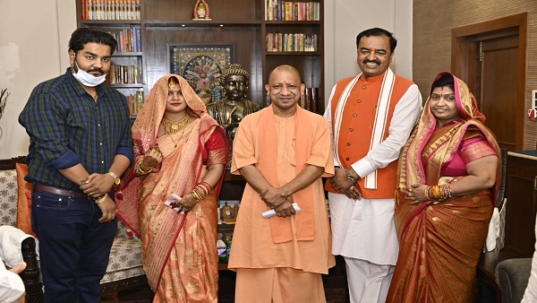 बिजनेस के साथ राजनीति में सक्रिय योगेश