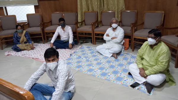 BJP MLA Madan Dilawar reached Kota Collectors office with pillow and bed sheet BJP MLA Madan Dilawar reached Kota Collectors office with pillow and bed sheet