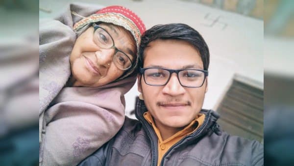 पिता विदेश में करते हैं मजूदरी