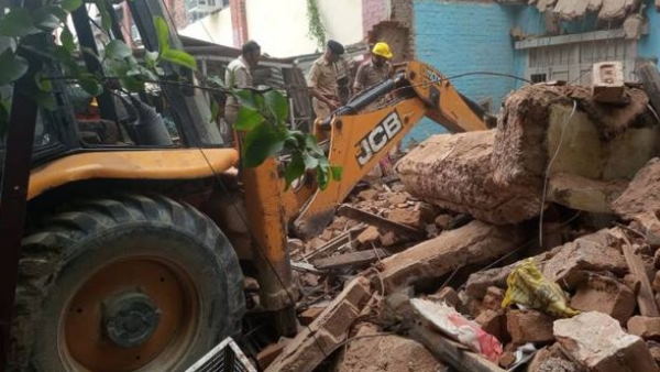 double storey building collapse in lucknow one people lost life double storey building collapse in lucknow one people lost life