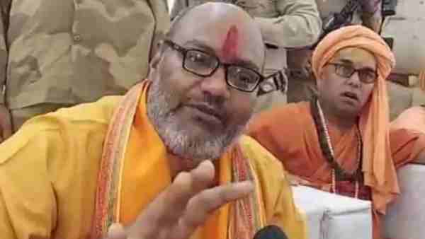 Mahant Narasimhanand gave controversial statement on corona epidemic in Mathura Mahant Narasimhanand gave controversial statement on corona epidemic in Mathura