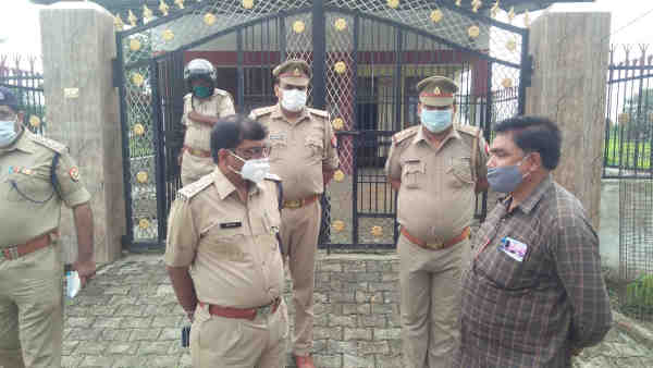 Maharajganj News: minor girl physical attack by boy friend and his three friends Maharajganj News: minor girl physical attack by boy friend and his three friends