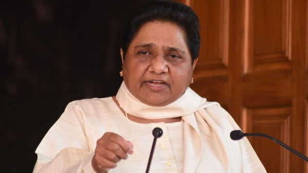 bsp chief mayawati attacks on akhilesh yadav over meeting with bsp rebel mla bsp chief mayawati attacks on akhilesh yadav over meeting with bsp rebel mla