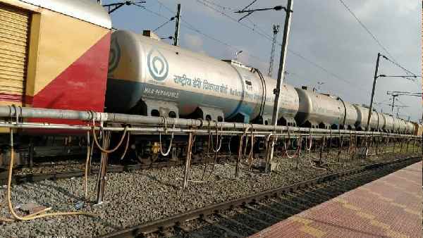 दूध दुरंतो से अबतक 9 करोड़ लीटर दूध पहुंचा दिल्ली