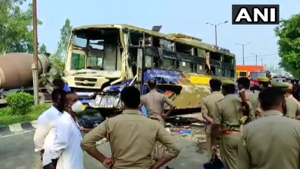 five people lost life in a road accident in moradabad five people lost life in a road accident in moradabad
