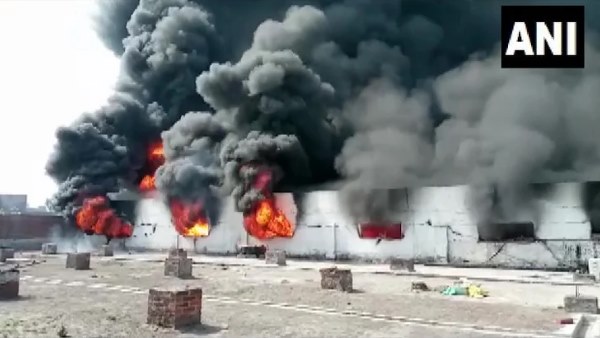 massive fire breaks out at factory in moradabad massive fire breaks out at factory in moradabad