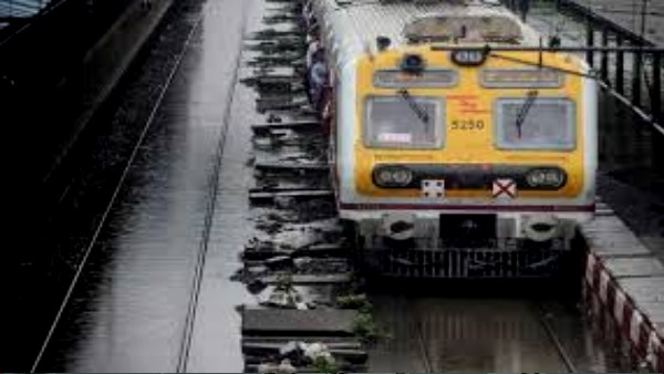Mumbai Local train services stopped due to heavy rainfall Mumbai Local train services stopped due to heavy rainfall