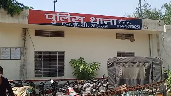 सिर में ताबड़तोड़ वार कर हत्या कर दी
