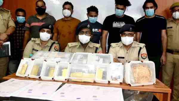 Noida Police revealed the big theft, arrested six accused Noida Police revealed the big theft, arrested six accused