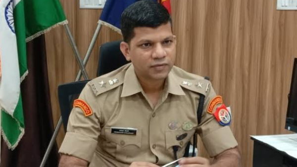 पहली कोशिश में ही आईपीएस बने थे