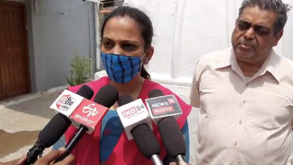 नीचे उतारने की कोशिश में तीसरी मंजिल तक पहुंचा