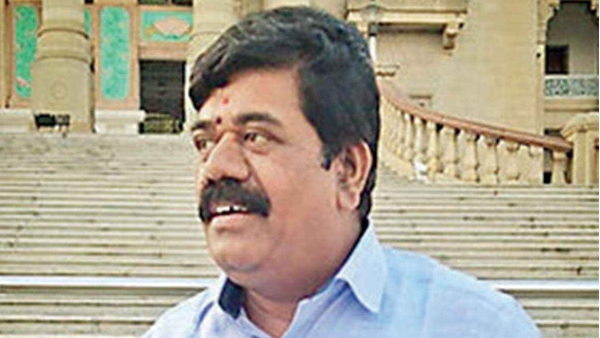 BJP MLA S Raghu diverted Covid vaccines centre to Kalyana Mantapa give jabs only to BJP workers BJP MLA S Raghu diverted Covid vaccines centre to Kalyana Mantapa give jabs only to BJP workers