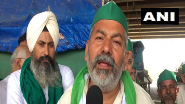 clash between farm law protestors and bjp workers at ghazipur border clash between farm law protestors and bjp workers at ghazipur border