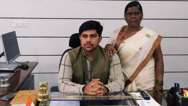 पिता को याद कर भावुक हुए IAS रमेश घोलप