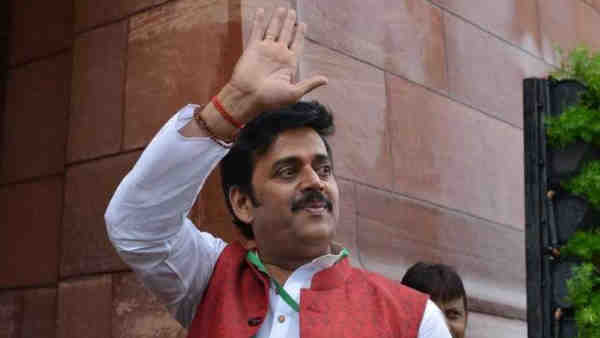 दिल्ली मोर्चे पर बैठे है किसान