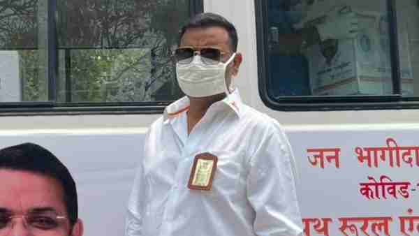 देश के विभिन्न हिस्सों में कर रहे हैं समाजसेवा