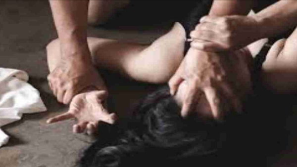 महिला कांस्टेबल की शादी 2018 में यूपी पुलिस के सिपाही आबिद के साथ हुई थी