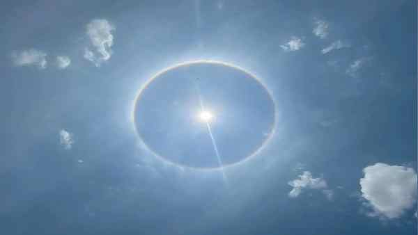 हीलियम कोर के सिकुड़ने से आकार में वृद्धि