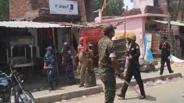 people create ruckus after two friends lost life in road accident in unnao people create ruckus after two friends lost life in road accident in unnao