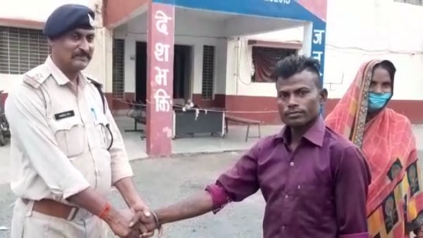 पीपल चौराहे पर मिला युवक