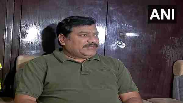 Congress MLA VP Solanki says many MLAs have said that mobile phones are being taped Congress MLA VP Solanki says many MLAs have said that mobile phones are being taped