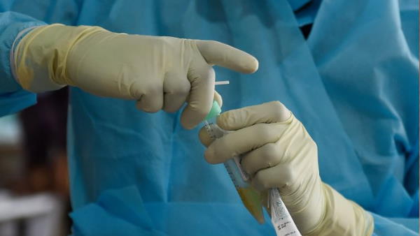 Covid recovered patient diagnosed with green fungus infection in indore shifted to Mumbai by air ambulance Covid recovered patient diagnosed with green fungus infection in indore shifted to Mumbai by air ambulance