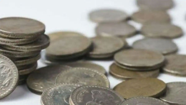 लाखों रुपए में बिक रहे हैं 5 और 10 के सिक्के