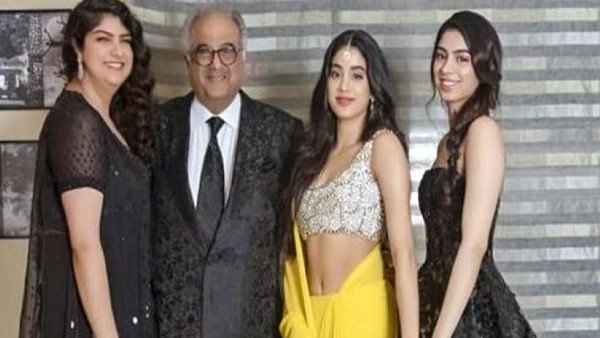पार्टी से गायब थीं जाह्नवी और खुशी